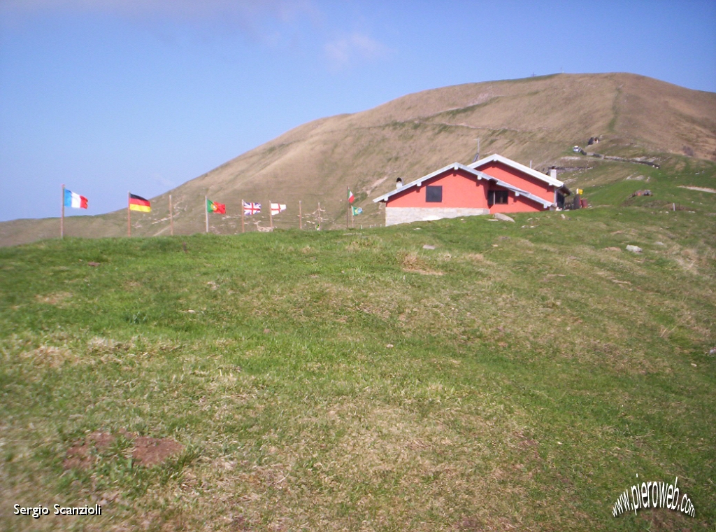 61 SI PASSA ACCANTO AL RIFUGIO VENINI.jpg